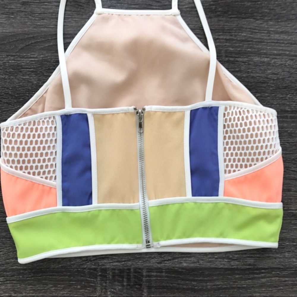 Color Block Crop Top - Picture 3 of 5